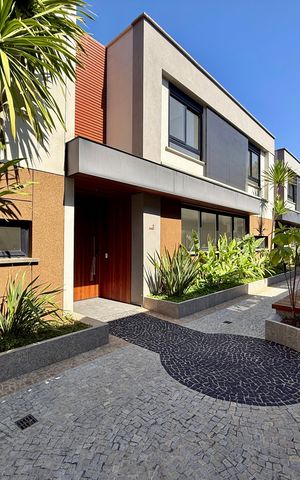 Casa de condomínio à venda com 466m², 4 quartos e 4 vagas Casa de condomínio à venda com 466m², 4 quartos e 4 vagasÁrea Comum