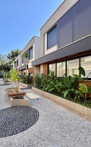 Casa de condomínio à venda com 466m², 4 quartos e 4 vagas Casa de condomínio à venda com 466m², 4 quartos e 4 vagasÁrea Comum