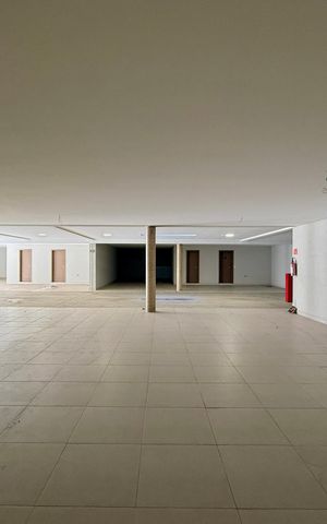 Casa de condomínio à venda com 466m², 4 quartos e 4 vagas Casa de condomínio à venda com 466m², 4 quartos e 4 vagasGaragem