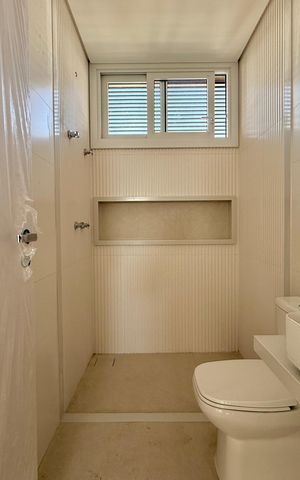 Casa de condomínio à venda com 466m², 4 quartos e 4 vagas Casa de condomínio à venda com 466m², 4 quartos e 4 vagasBanheiro Suíte 4