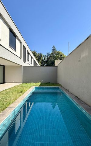 Casa de condomínio à venda com 466m², 4 quartos e 4 vagas Casa de condomínio à venda com 466m², 4 quartos e 4 vagasVaranda/Quintal