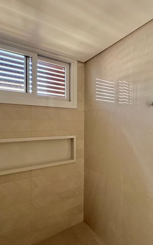 Casa de condomínio à venda com 466m², 4 quartos e 4 vagas Casa de condomínio à venda com 466m², 4 quartos e 4 vagasBanheiro Suíte 2