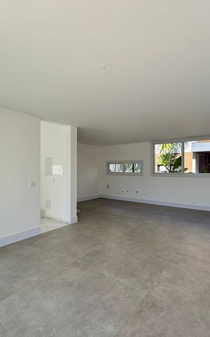 Casa de condomínio à venda com 466m², 4 quartos e 4 vagas Casa de condomínio à venda com 466m², 4 quartos e 4 vagasSala