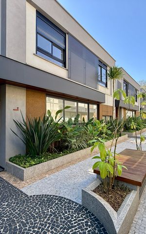 Casa de condomínio à venda com 466m², 4 quartos e 4 vagas Casa de condomínio à venda com 466m², 4 quartos e 4 vagasÁrea Comum