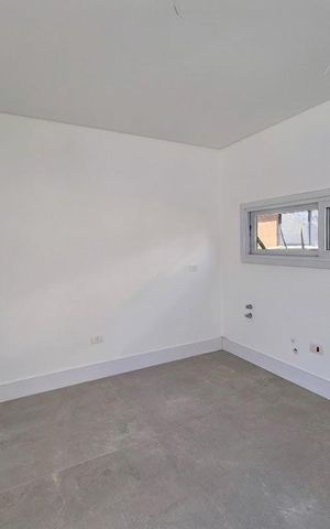 Casa de condomínio à venda com 466m², 4 quartos e 4 vagas Casa de condomínio à venda com 466m², 4 quartos e 4 vagasCozinha