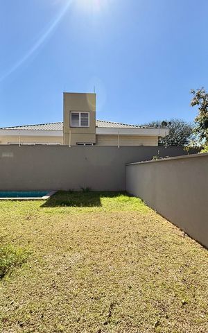 Casa de condomínio à venda com 466m², 4 quartos e 4 vagas Casa de condomínio à venda com 466m², 4 quartos e 4 vagasVaranda/Quintal