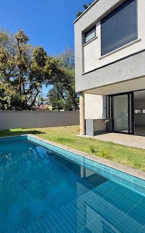 Casa de condomínio à venda com 466m², 4 quartos e 4 vagas Casa de condomínio à venda com 466m², 4 quartos e 4 vagasVaranda/Quintal