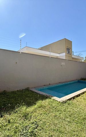 Casa de condomínio à venda com 466m², 4 quartos e 4 vagas Casa de condomínio à venda com 466m², 4 quartos e 4 vagasVaranda/Quintal