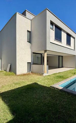 Casa de condomínio à venda com 466m², 4 quartos e 4 vagas Casa de condomínio à venda com 466m², 4 quartos e 4 vagasVaranda/Quintal