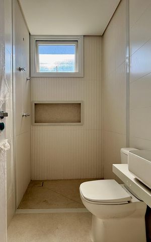Casa de condomínio à venda com 466m², 4 quartos e 4 vagas Casa de condomínio à venda com 466m², 4 quartos e 4 vagasBanheiro Suíte 1