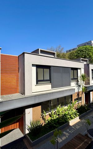 Casa de condomínio à venda com 466m², 4 quartos e 4 vagas Casa de condomínio à venda com 466m², 4 quartos e 4 vagasVista Suíte 4