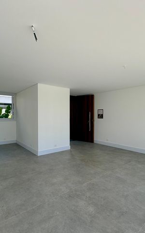 Casa de condomínio à venda com 466m², 4 quartos e 4 vagas Casa de condomínio à venda com 466m², 4 quartos e 4 vagasSala