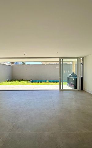 Casa de condomínio à venda com 466m², 4 quartos e 4 vagas Casa de condomínio à venda com 466m², 4 quartos e 4 vagasSala