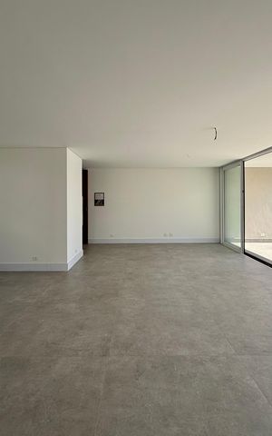Casa de condomínio à venda com 466m², 4 quartos e 4 vagas Casa de condomínio à venda com 466m², 4 quartos e 4 vagasSala
