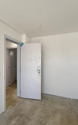 Casa de condomínio à venda com 466m², 4 quartos e 4 vagas Casa de condomínio à venda com 466m², 4 quartos e 4 vagasCloset Suíte 2
