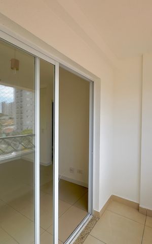 Apartamento à venda com 57m², 2 quartos e 1 vaga Apartamento à venda com 57m², 2 quartos e 1 vagaVaranda