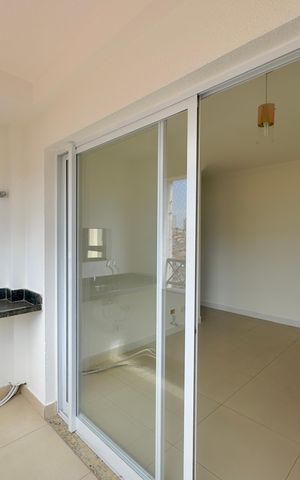 Apartamento à venda com 57m², 2 quartos e 1 vaga Apartamento à venda com 57m², 2 quartos e 1 vagaVaranda