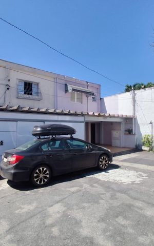 Casa à venda com 120m², 2 quartos e 2 vagas Casa à venda com 120m², 2 quartos e 2 vagasFachada