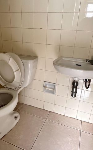 Apartamento à venda com 131m², 2 quartos e 1 vaga Apartamento à venda com 131m², 2 quartos e 1 vagaBanheiro de serviço