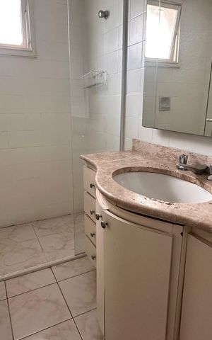 Apartamento à venda com 131m², 2 quartos e 1 vaga Apartamento à venda com 131m², 2 quartos e 1 vagaBanheiro da suíte