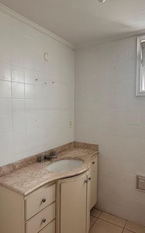 Apartamento à venda com 131m², 2 quartos e 1 vaga Apartamento à venda com 131m², 2 quartos e 1 vagaBanheiro social