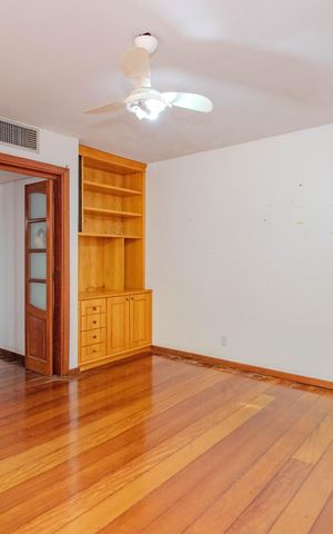Casa à venda com 300m², 4 quartos e 2 vagas Casa à venda com 300m², 4 quartos e 2 vagasQuarto 3