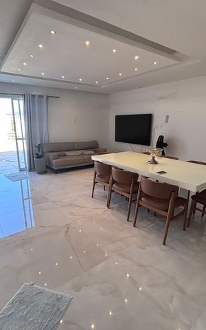 Apartamento à venda com 218m², 4 quartos e 2 vagas Apartamento à venda com 218m², 4 quartos e 2 vagasSala