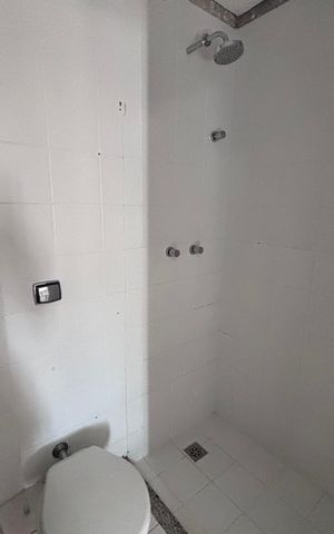 Apartamento à venda com 218m², 4 quartos e 2 vagas Apartamento à venda com 218m², 4 quartos e 2 vagasBanheiro do Quarto 3