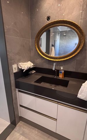 Apartamento à venda com 218m², 4 quartos e 2 vagas Apartamento à venda com 218m², 4 quartos e 2 vagasBanheiro do Quarto 1