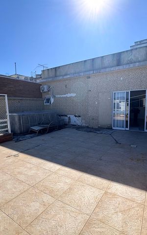 Apartamento à venda com 218m², 4 quartos e 2 vagas Apartamento à venda com 218m², 4 quartos e 2 vagasVaranda
