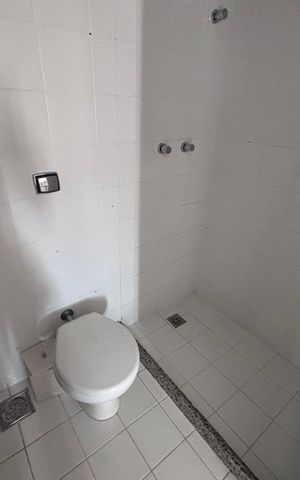 Apartamento à venda com 218m², 4 quartos e 2 vagas Apartamento à venda com 218m², 4 quartos e 2 vagasBanheiro do Quarto 3
