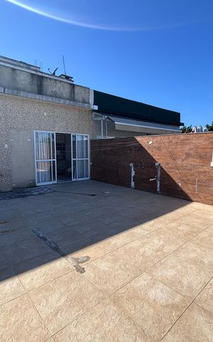 Apartamento à venda com 218m², 4 quartos e 2 vagas Apartamento à venda com 218m², 4 quartos e 2 vagasVaranda