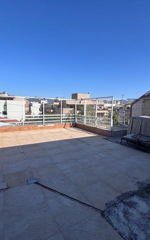 Apartamento à venda com 218m², 4 quartos e 2 vagas Apartamento à venda com 218m², 4 quartos e 2 vagasVaranda