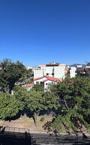 Apartamento à venda com 218m², 4 quartos e 2 vagas Apartamento à venda com 218m², 4 quartos e 2 vagasVaranda