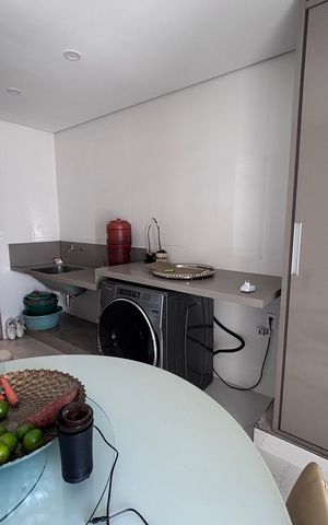 Apartamento à venda com 218m², 4 quartos e 2 vagas Apartamento à venda com 218m², 4 quartos e 2 vagasÁrea de Serviço