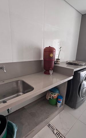 Apartamento à venda com 218m², 4 quartos e 2 vagas Apartamento à venda com 218m², 4 quartos e 2 vagasÁrea de Serviço