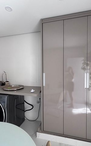 Apartamento à venda com 218m², 4 quartos e 2 vagas Apartamento à venda com 218m², 4 quartos e 2 vagasÁrea de Serviço