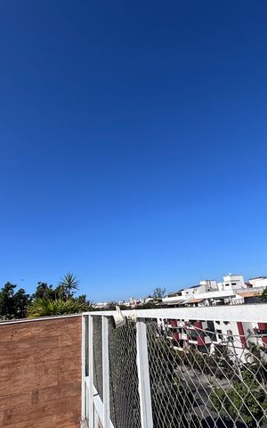 Apartamento à venda com 218m², 4 quartos e 2 vagas Apartamento à venda com 218m², 4 quartos e 2 vagasVaranda