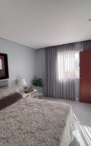 Apartamento à venda com 218m², 4 quartos e 2 vagas Apartamento à venda com 218m², 4 quartos e 2 vagasQuarto 1