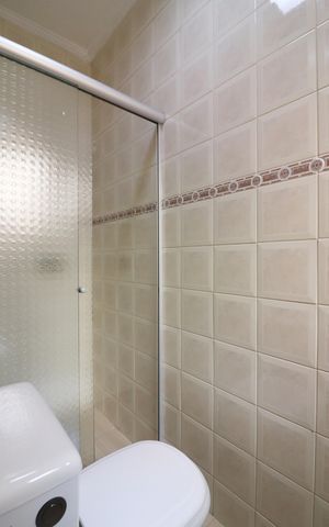 Casa à venda com 279m², 6 quartos e 2 vagasQuarto 1 - Suíte Banheiro 