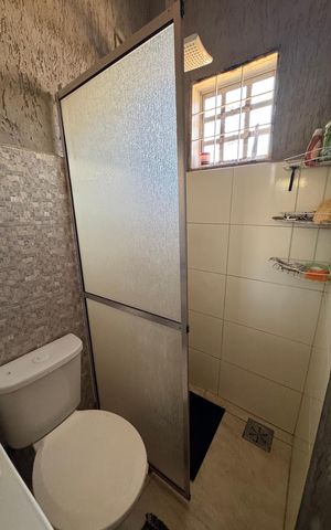 Casa à venda com 400m², 4 quartos e 5 vagas Casa à venda com 400m², 4 quartos e 5 vagasBanheiro da Suíte 2