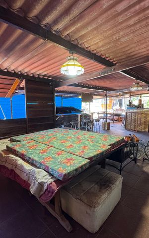Casa à venda com 400m², 4 quartos e 5 vagas Casa à venda com 400m², 4 quartos e 5 vagasÁrea comum - Salão de festas