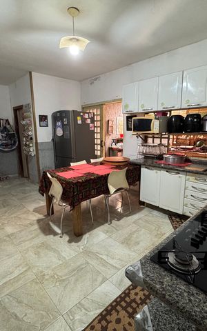 Casa à venda com 400m², 4 quartos e 5 vagas Casa à venda com 400m², 4 quartos e 5 vagasCozinha