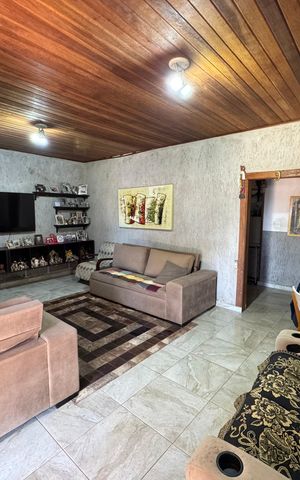 Casa à venda com 400m², 4 quartos e 5 vagas Casa à venda com 400m², 4 quartos e 5 vagasSala