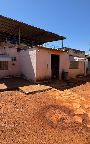 Casa à venda com 400m², 4 quartos e 5 vagas Casa à venda com 400m², 4 quartos e 5 vagasQuintal