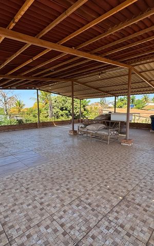 Casa à venda com 400m², 4 quartos e 5 vagas Casa à venda com 400m², 4 quartos e 5 vagasVaranda