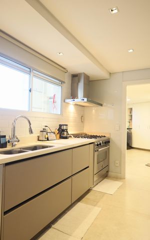 Apartamento à venda com 212m², 3 quartos e 4 vagasCozinha e Área de Serviço