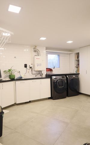Apartamento à venda com 212m², 3 quartos e 4 vagasCozinha e Área de Serviço