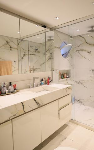 Apartamento à venda com 212m², 3 quartos e 4 vagasBanheiro da Suíte 1