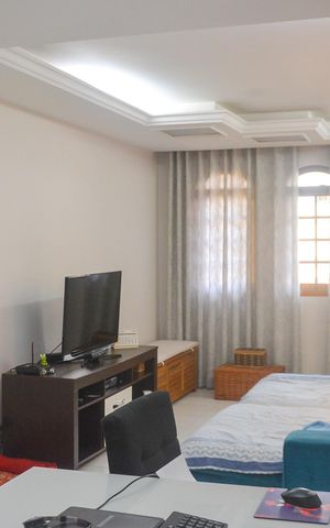 Casa à venda com 270m², 2 quartos e 4 vagasSala